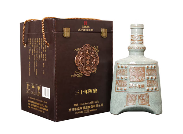 绥化咸亨酒店太雕黄酒回收太雕三十年陈酿绍兴黄酒1.5kg礼盒装